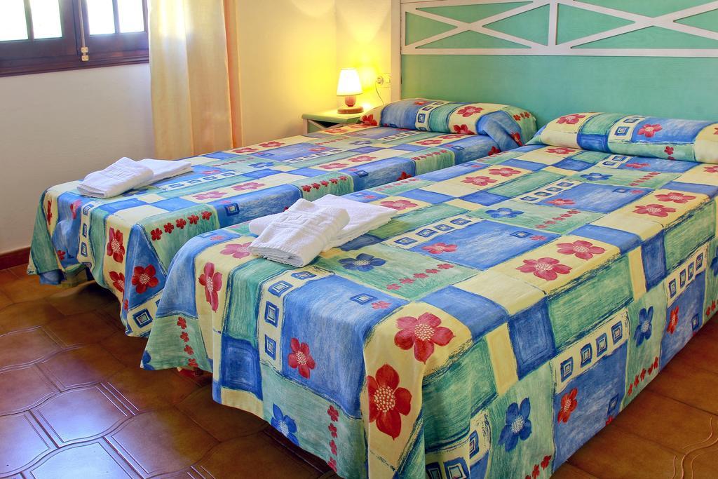 Apartamentos Son Bou Gardens By Menorcarentals Room photo